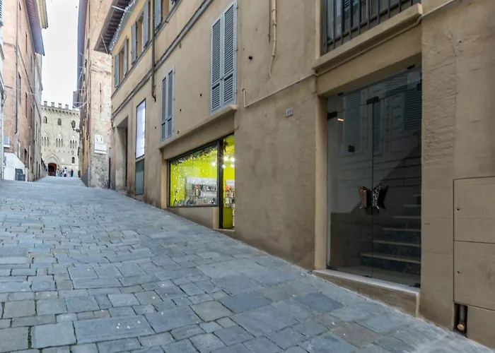 Lady Glam سيينا